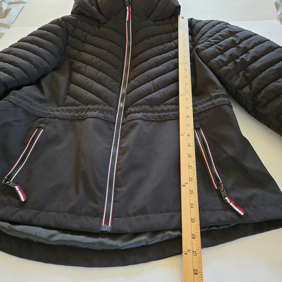 Tommy Hilfiger Women's Black Chevron Quilted Hooded Puffer Jacket Sz XL - Picture 9 of 12